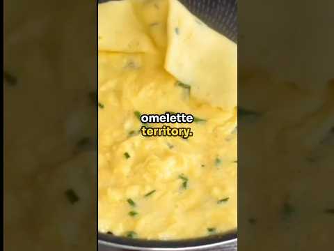 Trying an Omelette using a rough Lodge Cast Iron pan #cooking #shorts