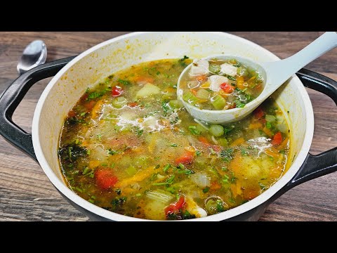 Es ist Zeit, die Spargelsaison zu eröffnen! Spargelsuppe mit Hühnchen! Gesunde Suppe!