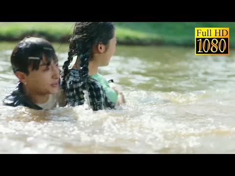 Cinderella accidentally fell into water, CEO saved her by holding her chest