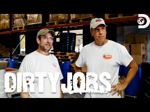 Experience Mike Rowe's Extraordinary Encounter with Carolina Reaper Peppers | Dirty Jobs | Discovery