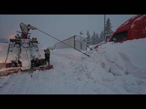 Truckee, CA dig out from epic blizzard of 2024 - Semi Recovery - Plows - Snow Train - 4k