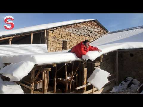 Skilled Snow Removal: Massive Roof Avalanche | Extreme Challenging Roof Snow Clearing Moments #20