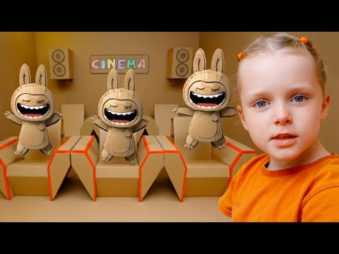 Eva e Dasha si perdono al Cinema di Cartone! 🏰🦖🤖