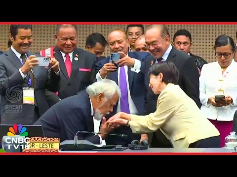 Japan's New Prime Minister Sanae Takaichi Gets a Warm Reception at ASEAN Summit in Malaysia | N18G