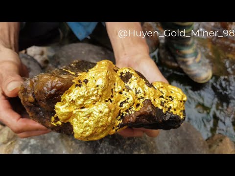 GIANT GOLD ORE  EP-23 , Gold under big rocks in the stream, GOLD PROSPECTING with EASY TOOLS !