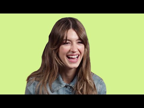 Daisy Edgar-Jones being chaotic for 8 minutes straight