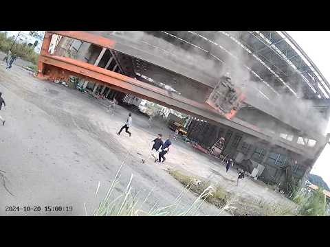 아무도 예상하지 못한 무서운 돌발 상황이 한순간에 발생하고 말았습니다. 찰나의 순간을 두 눈으로 마주한 생생한 모습들 - 카메라에 촬영되지 않았다면 절대 믿기 힘든 놀라운 순간들