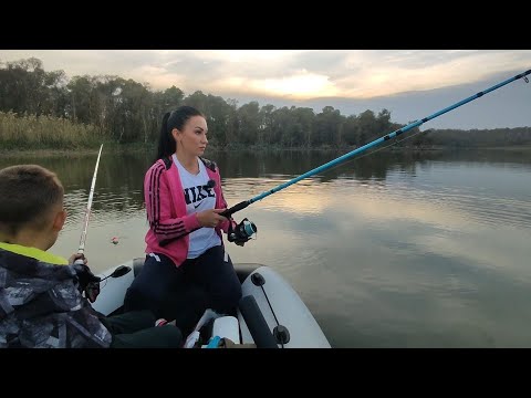 ВСЕЙ СЕМЬЁЙ ПОЕХАЛИ НА РЫБАЛКУ! ЛОВИЛИ ЩУКУ НА БУТЫЛКИ, НА ЖИВЦА! ПОГОДКА СУПЕР.