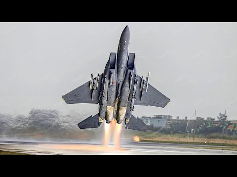 US F-15 Pilot Performs Insane Vertical Climb After Takeoff at Full Afterburner