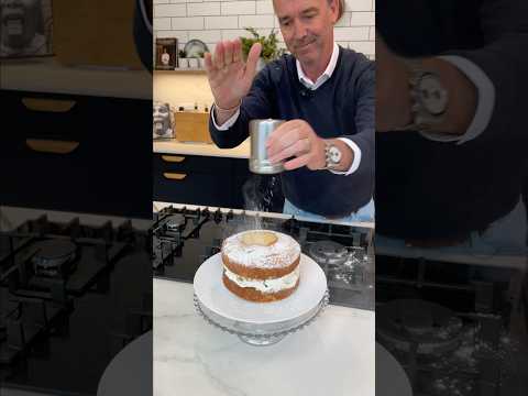 Pear classic Victoria sponge