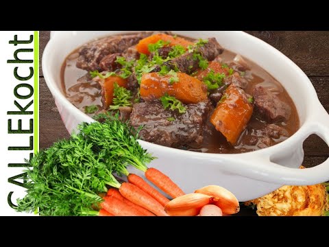 Boeuf Bourguignon á la Calle.  Geschmortes Rindfleisch mit Rotwein.