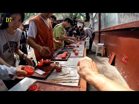 成都四日自由行精華版,從重慶往成都,除了市區的熱門景點外,我們還跟一日團去熊貓谷及都江堰,還看了川劇及變臉,真精彩!(D6-D10)