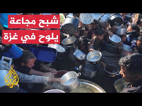 بسبب الحصار.. طوابير طويلة أمام الجمعيات الخيرية للحصول على وجبة طعام واحدة