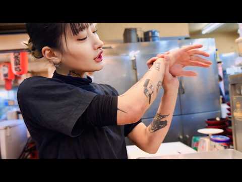 Sashimi Girl! The Beautiful Young Girl Inherits Her Grandfather’s Shop and Elegantly Prepares Fish