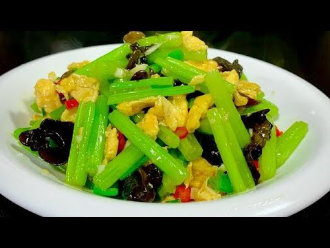 When scrambling eggs with celery, remember not to fry them directly in the pan. I will teach you