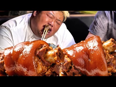 Brother Monkey made braised pork elbow today, it’s so chewy and delicious!