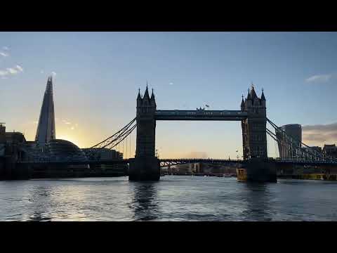 London: Cruising the river Thames