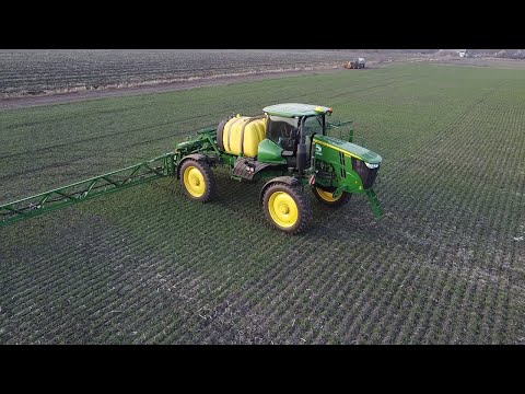 Вносим кас в зиму по пшенице опрыскивателем John Deere R4030 спешим до дождя 🌧🌾