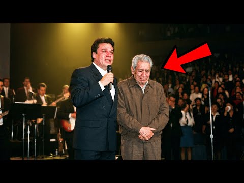 Juan Gabriel DETUVO la Canción a Mitad del Show Cuando vio a un Anciano que lo Protegió en Prisión