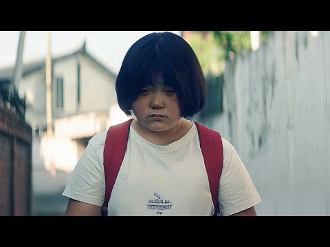 She was criticized by her friends for being ugly, so she decided to become the most perfect person.