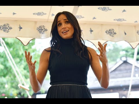Meghan Markle and Prince Harry greet Grenfell women at Kensington Palace | 5 News