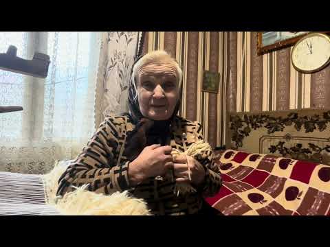 Бабця Юстина. Високо у горах старенька бабця зберегла древнє ремесло. Міжгірщина, Закарпаття.