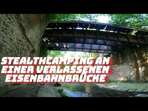 Stealth camping an einer verlassenen Eisenbahnbrücke