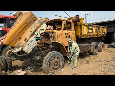 "50-Year-Old Bedford Truck Completely Destroyed by Rain | Let's see restoration