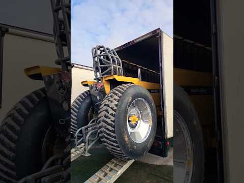 Unboxing the yellow IH Pulling Tractor "Daddy's Money" #shorts
