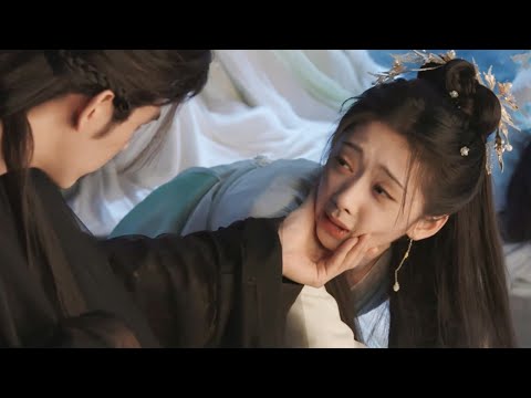 Cinderella didn't want to serve the master, so she ran away in a hurry, but was caught by the master