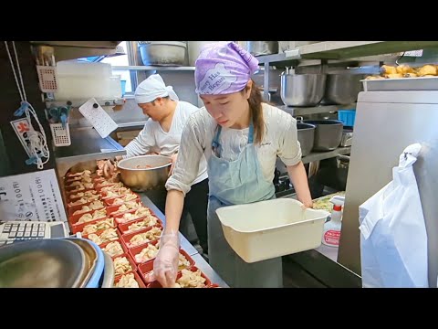 860 pieces in 3 hours! A bento shop in Tokyo that sells amazing bento boxes and has huge lines!