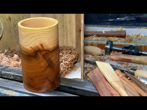 Richard Raffan turns an elm spatula pot for the 28th. 4-Ways project.