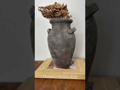 Get the Vintage Pottery Look | DIY vintage modern #thriftflips #blackpottery  #homedecor