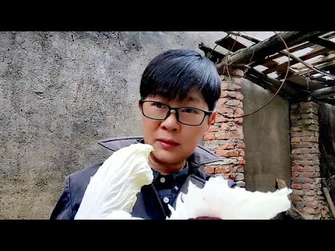 儿子中意烤五花肉，母亲种的大白菜九九用来当水果，晚餐美了 儿子中意烤五花肉，妈妈种的大白菜九九用来当水果，晚餐美了#生活的烟火气息