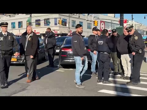 Police searching for suspects who fled on mopeds after 2 men shot in the Bronx