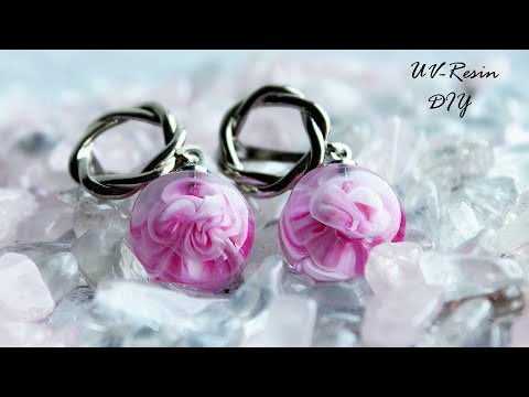 2 cool UV resin jewelry ideas you'll love | DIY resin hearts in earrings