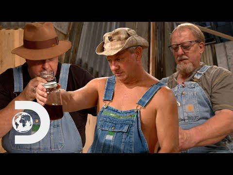 Tim Challenges Mark And Digger To Find Out Who Makes The Best Whiskey |Moonshiners: Master Distiller