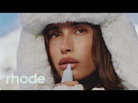 Hailey shows how she uses her new products when she is feeling puffy in the morning.