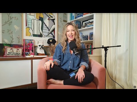 Erika Kirk's Hug + Largest NYC Marathon Ever & Costume Fails
