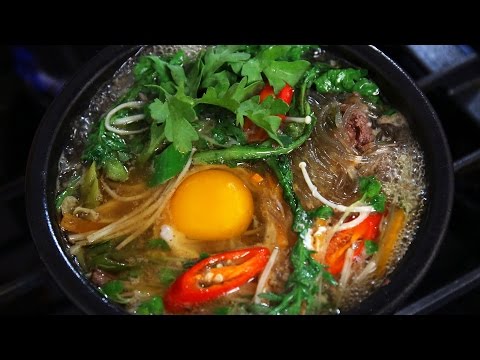 Bulgogi stew in an earthenware pot (Ttukbaegi-bulgogi: 뚝배기불고기)