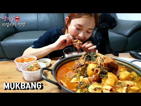 Real MUKBANG:) Pork Back-bone Stew!!! Let's fight with me.💪LMAO🤣