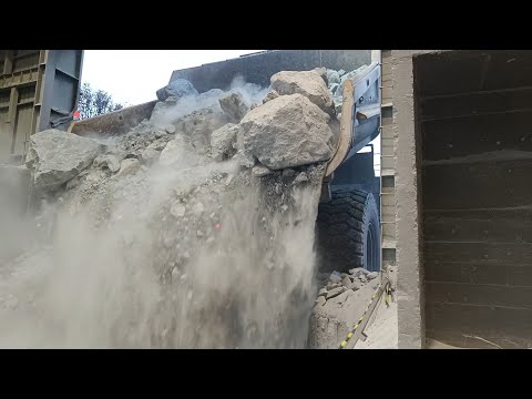 Massive Rocks Jam the Crusher  Hydraulic Breaker Operator Gives His Best to Get It Running Again