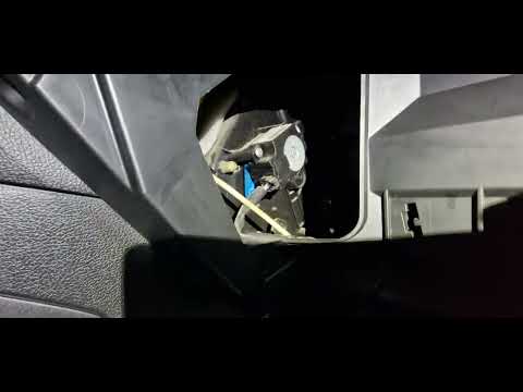 Печь плохо греет пассажирская сторона ( проблема не в сервоприводе) заслонки закрываются.Forester XT