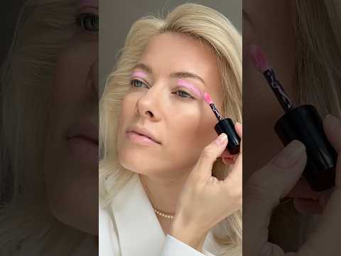 Spring makeup: blue and pink eyeshadows with blue eyeliners #eyeliners #makeuptutorial #hoodedeyes