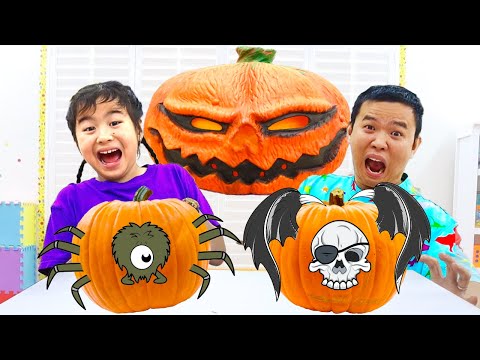 Jannie and Andrew Pretend Play Mysterious Toy Challenge Adventures on Halloween