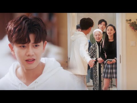 It was the CEO who opened the door of Cinderella's house, and everyone understood everything!