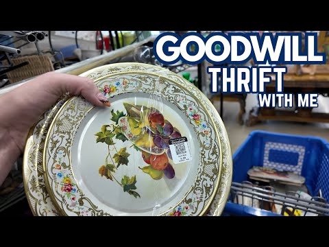 Thrift With Me at GOODWILL | Crazy Lamp Lady | Reselling