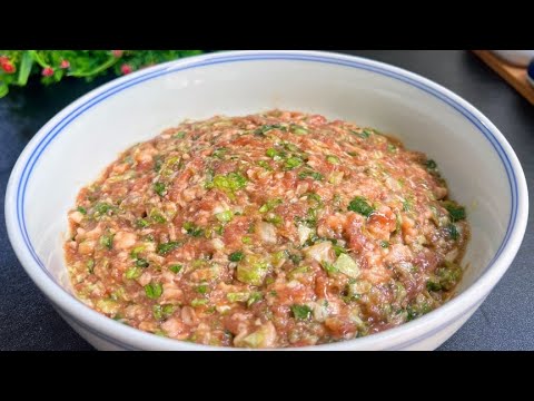 调白菜猪肉饺子馅，白菜用盐杀水是大错！这样调，不出水鲜嫩不腥