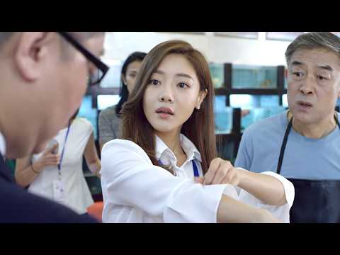 【最新電影】賣魚父親遭女上司羞辱，窮姑娘霸氣替父出頭，下一秒女上司竟遭報應！