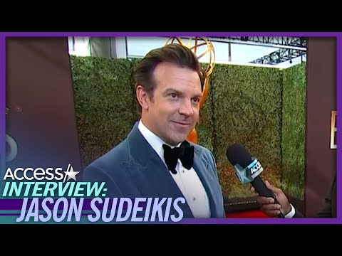 Why Jason Sudeikis Began Carrying A Deck Of Cards Everywhere